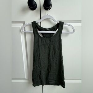 Lululemon swiftly tech dark green tank top. Size: 4